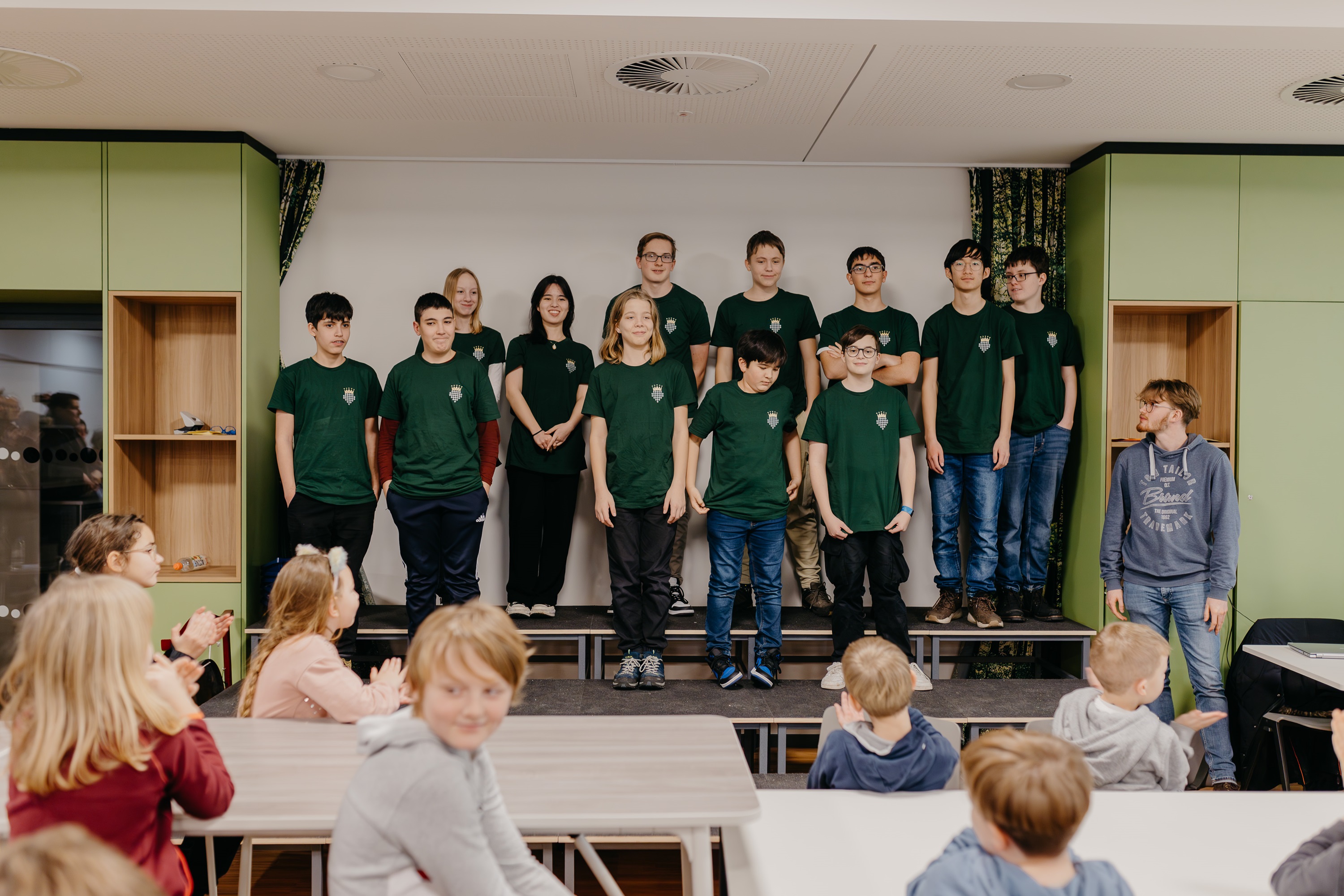 Die 14 Schüler vom OHG, die die Schach-AGs an Monheimer Grundschulen betreuen.