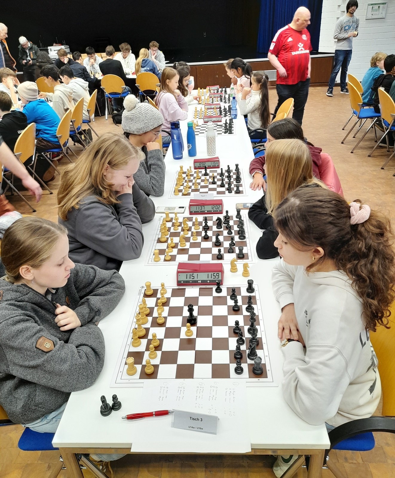 Ein Bild der vielen Spielerinnen beim Turnier