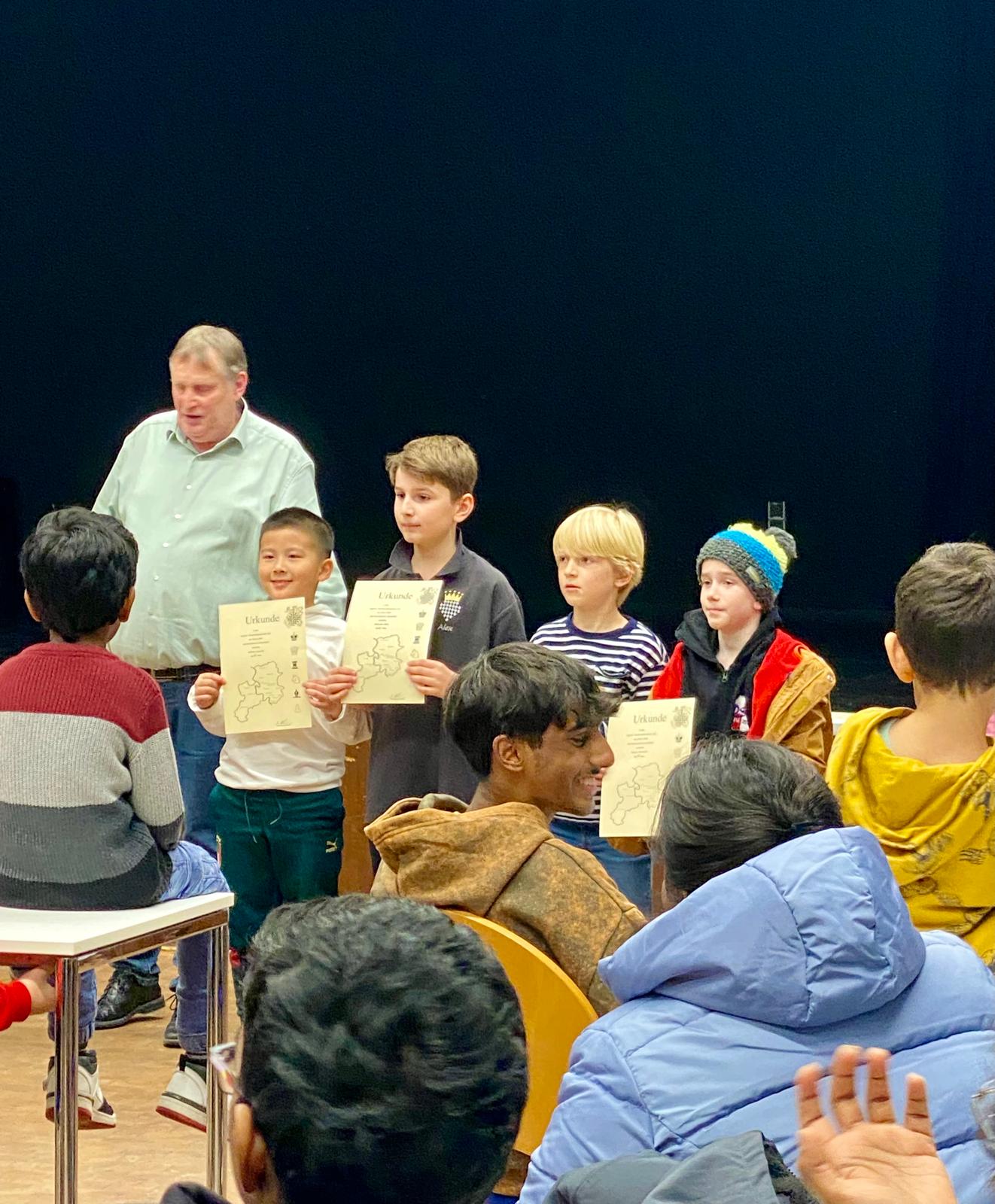 Ein Bild der Siegerehrung in der Wertungsklasse U12
