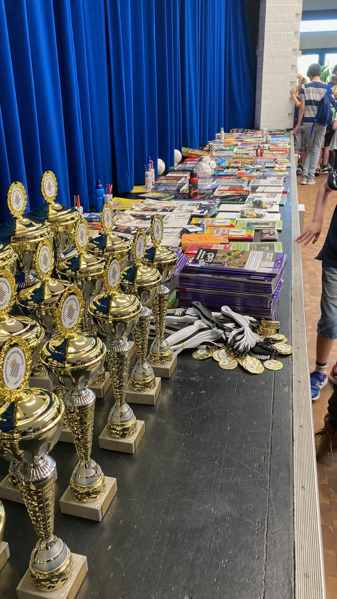 Der Preispool beim Jugend Open bestand aus Pokalen, Medaillen und vielen weiteren Sachpreisen.