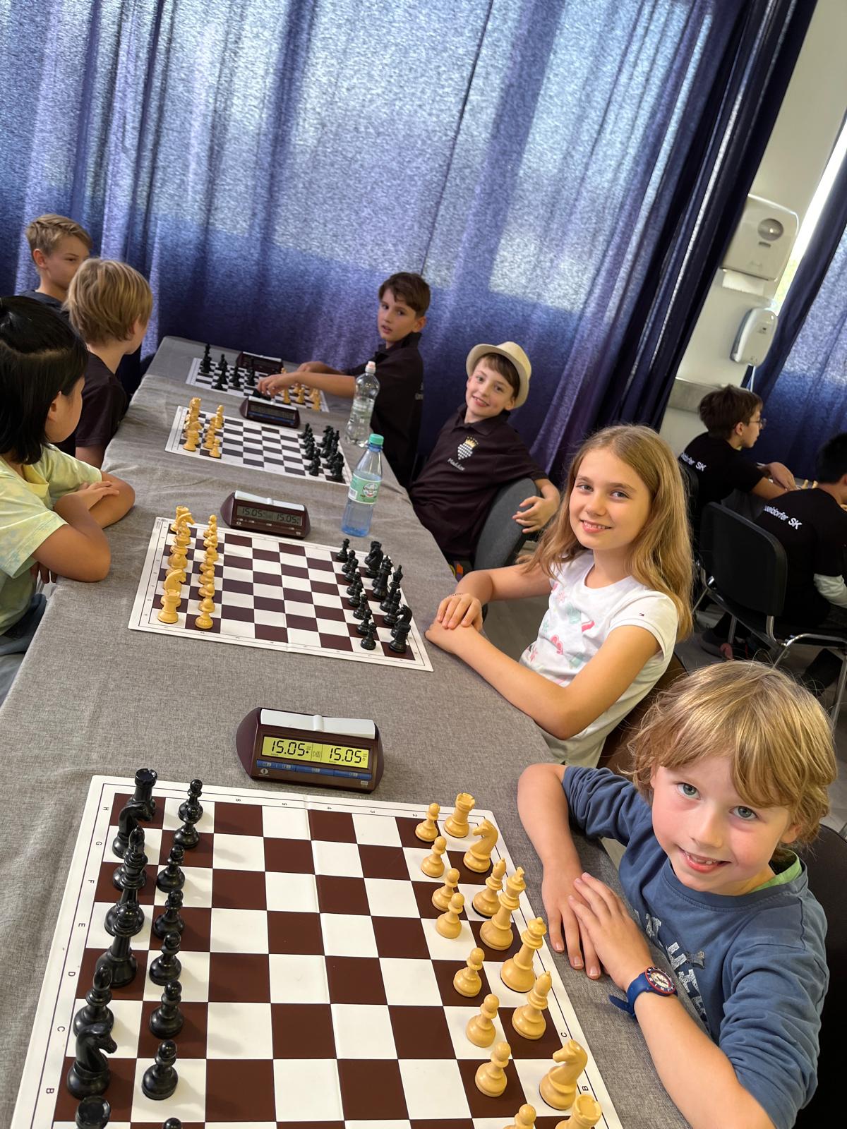 Ein Foto von Alex, Maddox, Sara und Max bei der U12 Qualifikation in Rheinhausen