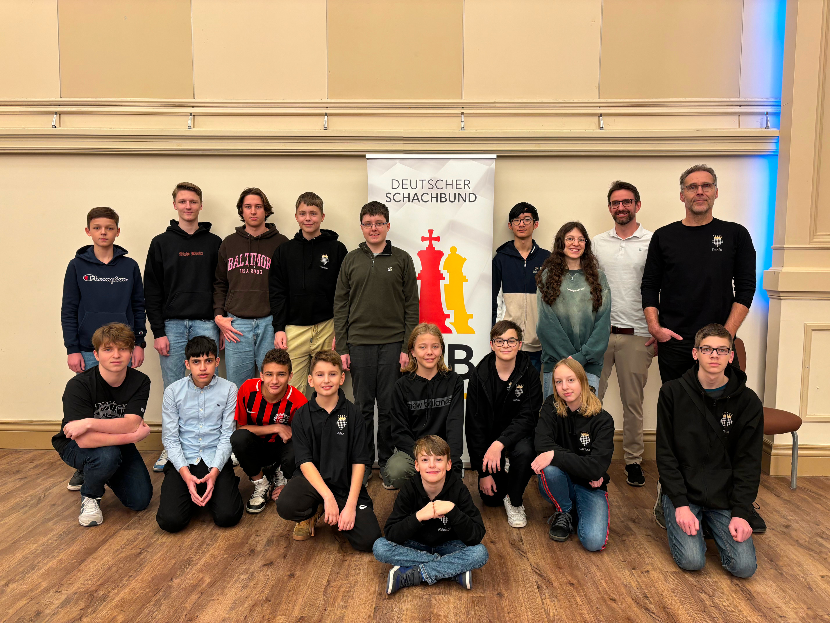 Ein Gruppenbild der Teilnehmer des SC Monheim/Baumberg an den Deutschen Schach-Amateurmeisterschaften 2023
